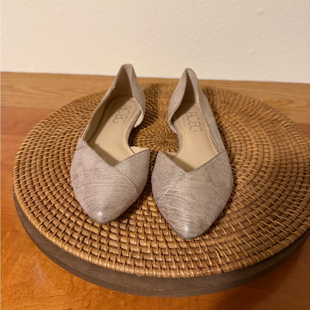 BCBG PARIS Women's Tan Shimmer flats silver metallic